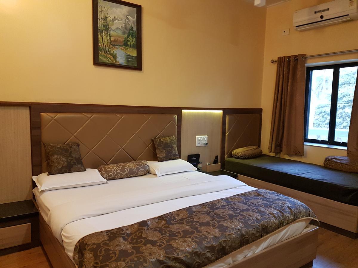 Hotel Savera Palace Ābu Eksteriør billede