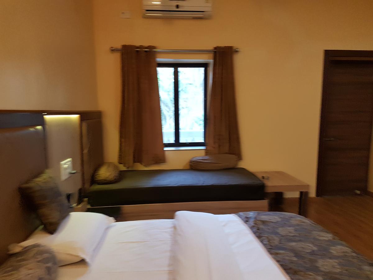 Hotel Savera Palace Ābu Eksteriør billede