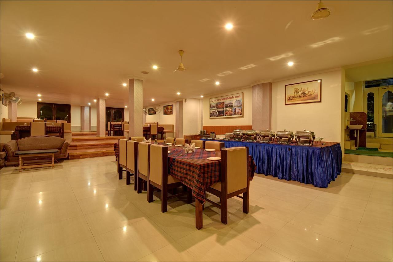 Hotel Savera Palace Ābu Eksteriør billede